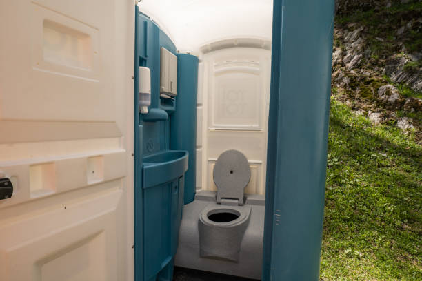 Best Porta potty delivery and setup  in Valley Falls, KS